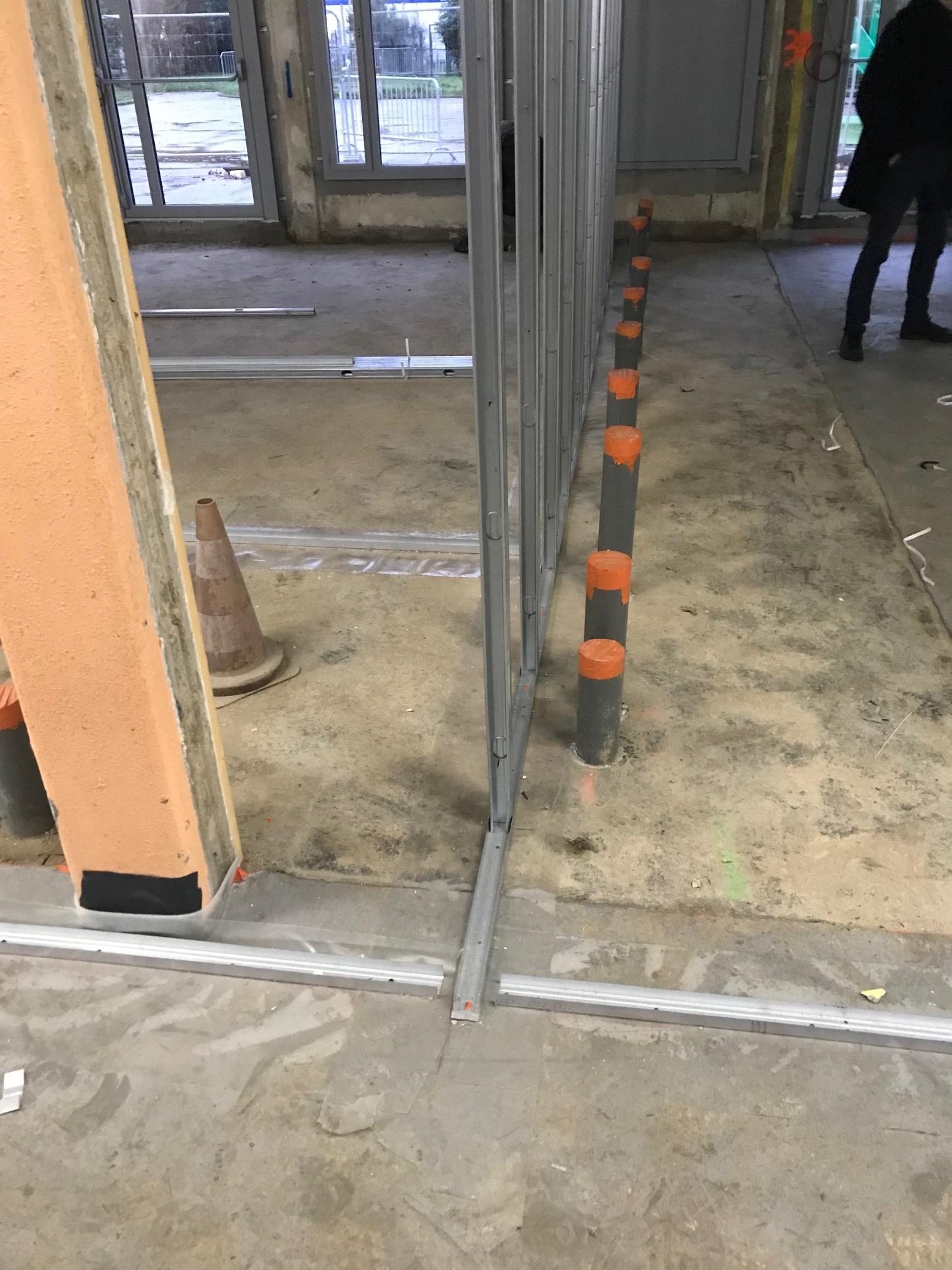 Structure métallique pour cloison de plâtrerie, montants espacés de 72 cm